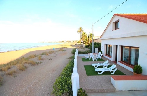 Molinell Villa | VILLA EN PRIMERA LÍNEA DE PLAYA CON VISTAS AL MAR. WIFI.