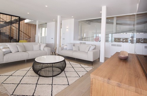 Atlanterra Chalet De Esquí | Primera Villa Passivhaus en La Cala de los Alemanes con piscina, 5 dormitorios.
