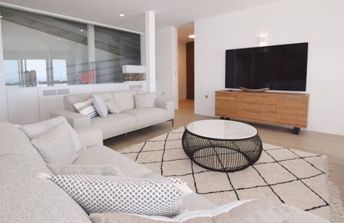 Atlanterra Chalet De Esquí | Primera Villa Passivhaus en La Cala de los Alemanes con piscina, 5 dormitorios.