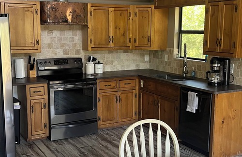 Mobile Casa | Fish Camp Retreat: relaxing 3-bedroom river house on Bay Minette Creek