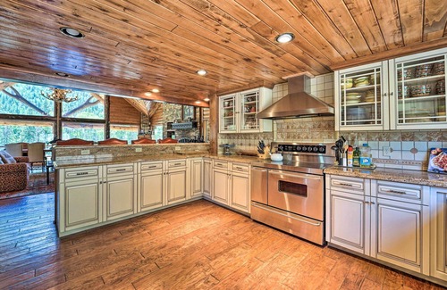 Dolores Cabina | ‘Fish Creek Ranch’ in Dolores: Hot Tub & Game Room
