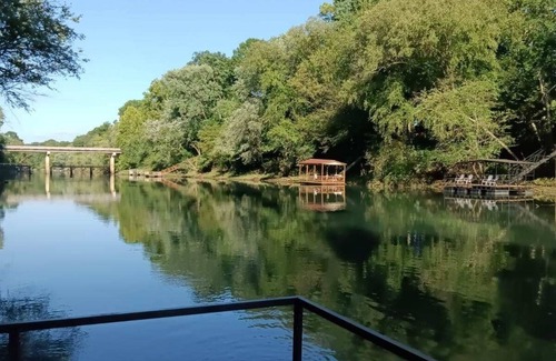 Pangburn Cabina | FISH ~ FLOAT ~ RELAX … located ON The Little Red River