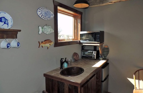 Treloar Cama Y Desayuno | Fish Haus: charming cottage with breathtaking views of the Missouri River!!