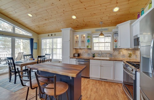 Newaygo Cabaña | Fish, Hike & Hunt: Lakeside Newaygo Cottage