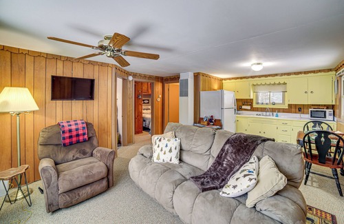 Steuben Cabina | Fish, Hike & Relax: Riverfront Manistique Cabin