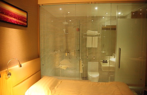 Downtown Shanghai Hotel | Fish Inn East Nanjing Road