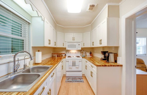 Magnolia Bluffs Casa | Fish, Relax & Repeat: Home w/ Yard in Eastpoint!