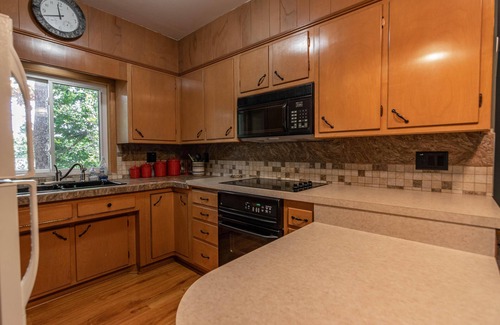 Friendship Casa | Fish Tale on Beautiful Castle Rock Lake