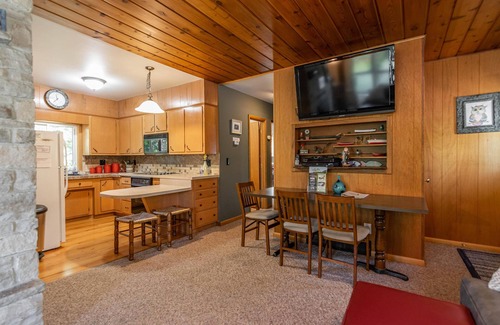 Friendship Casa | Fish Tale on Beautiful Castle Rock Lake