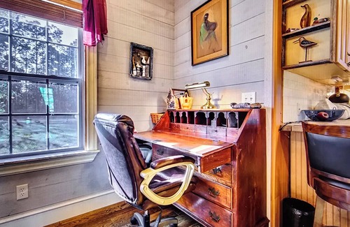 Interlachen Casa | Fish Tales Inn - Elegant Lakeside Whimsy