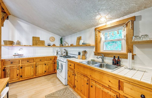 Robbinsville Cabina | Fish & Water Raft: Cabin Near Lake Santeetlah