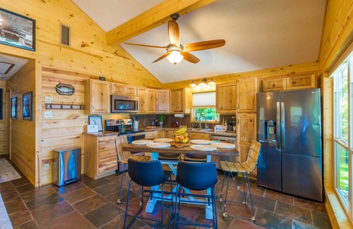 South Toledo Bend Casa | Fisher's Point Lakefront-South Toledo Bend-Hot Tub Private Beach Sleeps 6 Pets