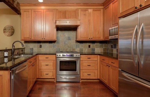 Astoria Condominio | FisherBros Flats 202