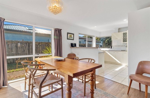 Bowentown Casa | Fisherman's Friend - Bowentown Holiday Home