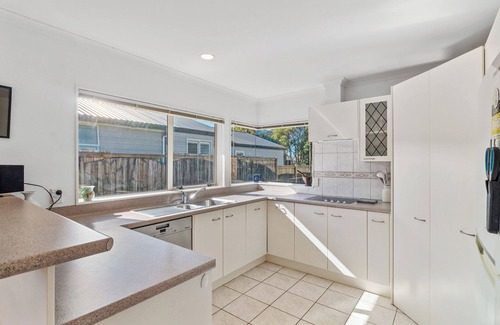 Bowentown Casa | Fisherman's Friend - Bowentown Holiday Home