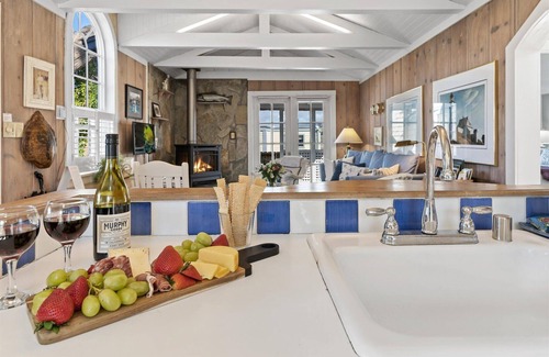 Salmon Creek Cabina | Fishermans Cottage-Irish Fishing Cottage in Bodega Bay! Magical!Walk to Beach
