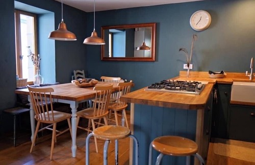 Treboul Cabaña | Fisherman’s Cottage | Your Cozy & Snug Seaside Retreat