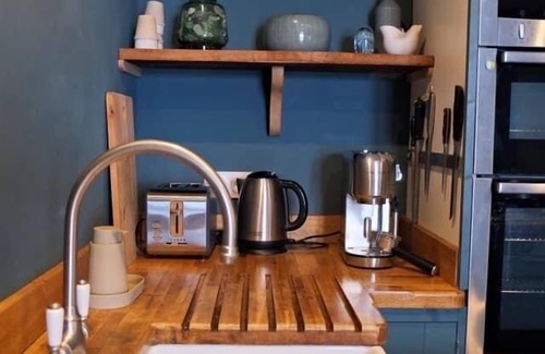 Treboul Cabaña | Fisherman’s Cottage | Your Cozy & Snug Seaside Retreat