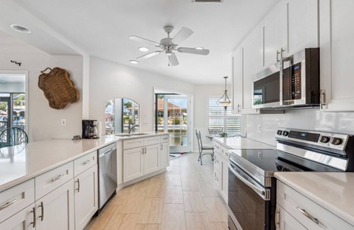 Vanderbilt Conners Casa | FISHERMANS PARADISE WATERFRONT POOL HOME 2 minute drive to the beach