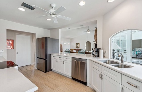 Vanderbilt Conners Casa | FISHERMANS PARADISE WATERFRONT POOL HOME 2 minute drive to the beach