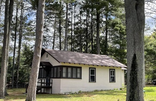 Arbor Vitae Cabaña | Fishermens' Cottage located on Big Arbor Vitae Lake