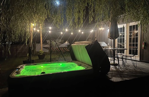 Fishers Casa | Fishers home/Pet Friendly/hot tub/golf/pickleball/fenced yard/concerts!!