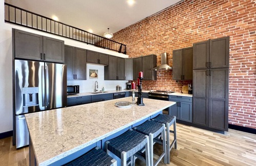 Baker City Apartamento | Fishers Loft A - New! Gorgeous! Downtown!