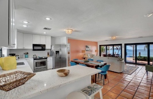 Little Venice Casa | Fishing and Family Fun paradise Oceanfront 60'ft dock 3 bed 2bath private pool