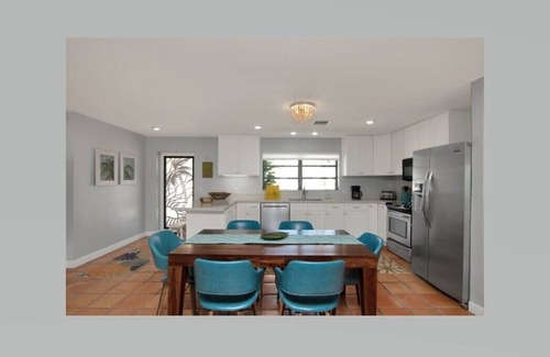 Little Venice Casa | Fishing and Family Fun paradise Oceanfront 60'ft dock 3 bed 2bath private pool