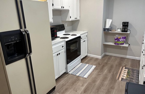 Brookeland Cabina | Fishing Camp 1-bedroom/Loft cabin in delightful Brookeland with AC, WiFi