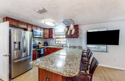 Ruskin Casa | Fishing getaway with a pool, hot tub, game room, dock, and grill - dog-friendly