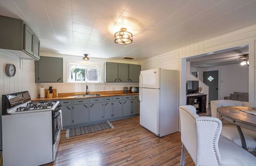 Renovo Casa | Fishing Paradise, Kayaks, outdoor games, and more