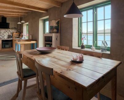 Streymoy Casa | Fiskahúsið - Waterfront Cabin - Stunning Views