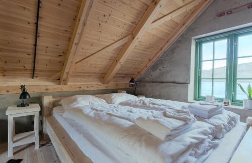 Streymoy Casa | Fiskahúsið - Waterfront Cabin - Stunning Views