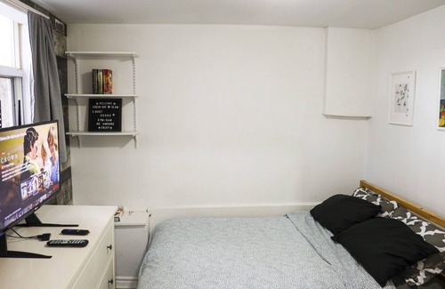 Oakwood Village Apartamento | Fitted and convenient studio with parking included near downtown core