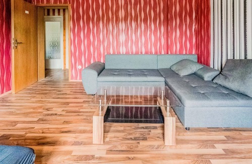 Uebigau-Wahrenbruck Apartamento | Sala para instalador en el sur de Brandeburgo en un apartamento grande