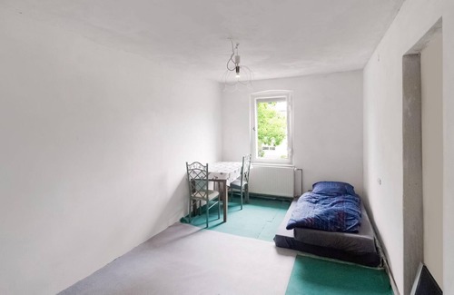 Uebigau-Wahrenbruck Apartamento | Sala para instalador en el sur de Brandeburgo en un apartamento grande
