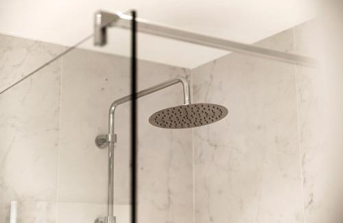 Como City Centre Apartamento | Fitzgerald Building - The House of Travelers