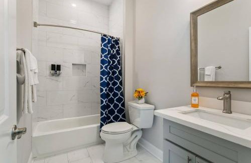 Tulane - Gravier Casa | FIVE Bathrooms with FIVE Bedrooms and Stylish