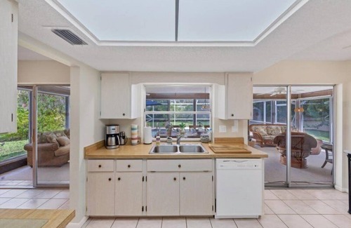 South Venice Casa | Five Beaches - walk to beach pool home