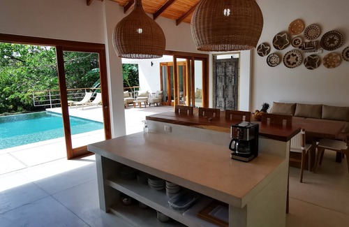 Malpaís Villa | Five Bedroom House! Walk to the Beach. 5 min drive to Santa Teresa! AC - WiFi
