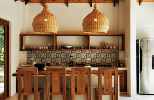 Malpaís Villa | Five Bedroom House! Walk to the Beach. 5 min drive to Santa Teresa! AC - WiFi