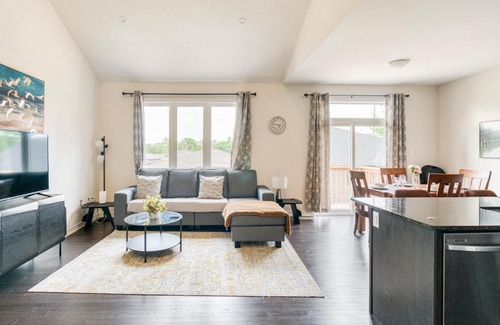 Wasaga Beach Casa | Five Bedroom Deluxe House close to Wasaga Beach