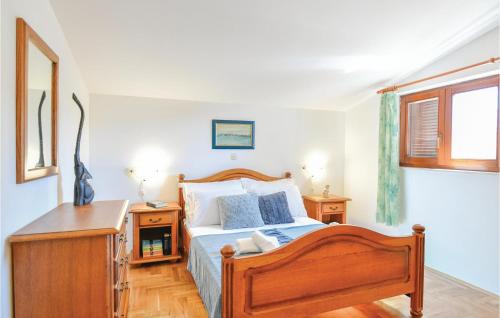 Central Dalmatia Casa | Five-Bedroom Holiday Home In Blato Na Cetini