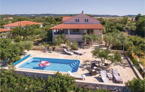 Donji Humac Casa | Five-Bedroom Holiday Home In Donji Humag