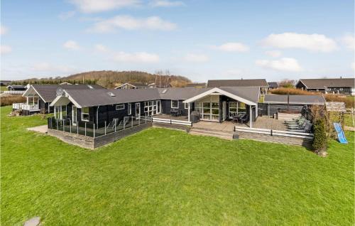 Spodsbjerg Casa | Five-Bedroom Holiday Home In Rudkobing