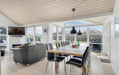 Spodsbjerg Casa | Five-Bedroom Holiday Home In Rudkobing