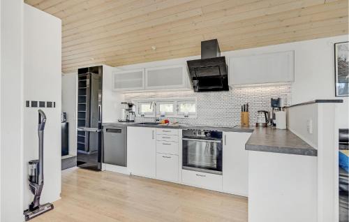 Spodsbjerg Casa | Five-Bedroom Holiday Home In Rudkobing