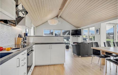Spodsbjerg Casa | Five-Bedroom Holiday Home In Rudkobing
