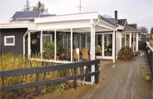Hasmark Strand Casa | Five-Bedroom Holiday Home In Otterup